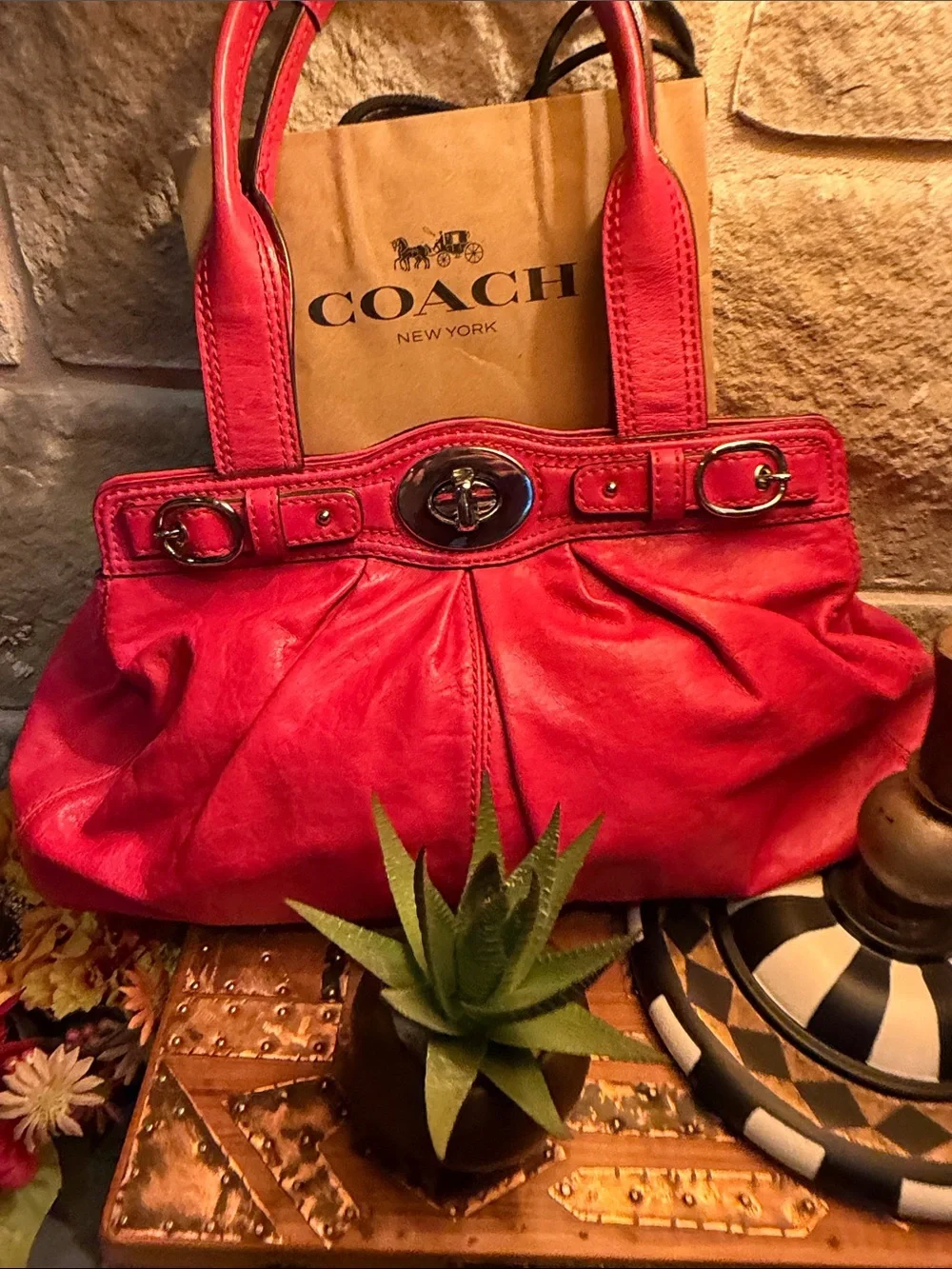 COACH LIMITED EDITION Magenta Leather Shoulder Bag w/ Turnlock Detail-excellent